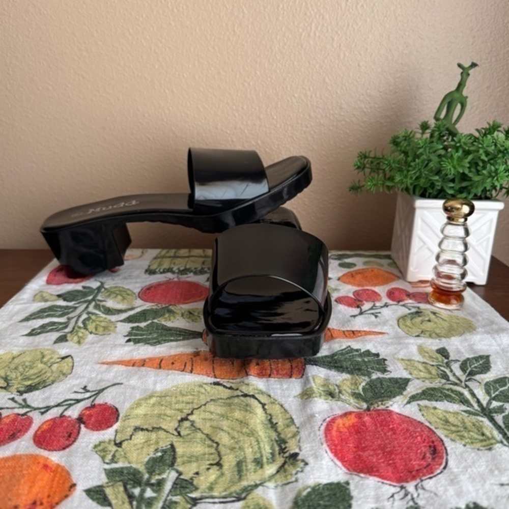 Vintage Mudd patent leather black platform sandals size 9